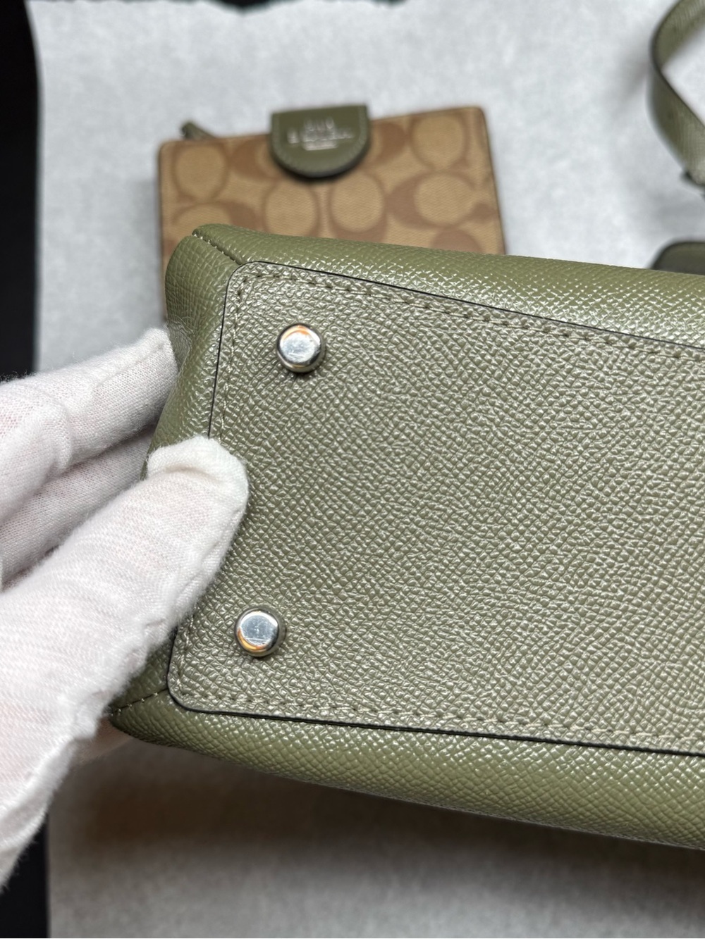 Coach Olive Saffiano Crossbody Bag with Adjustable Strap and wallet - Picture 6 of 15
